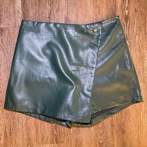 Elegant Green Vegan Leather Skort